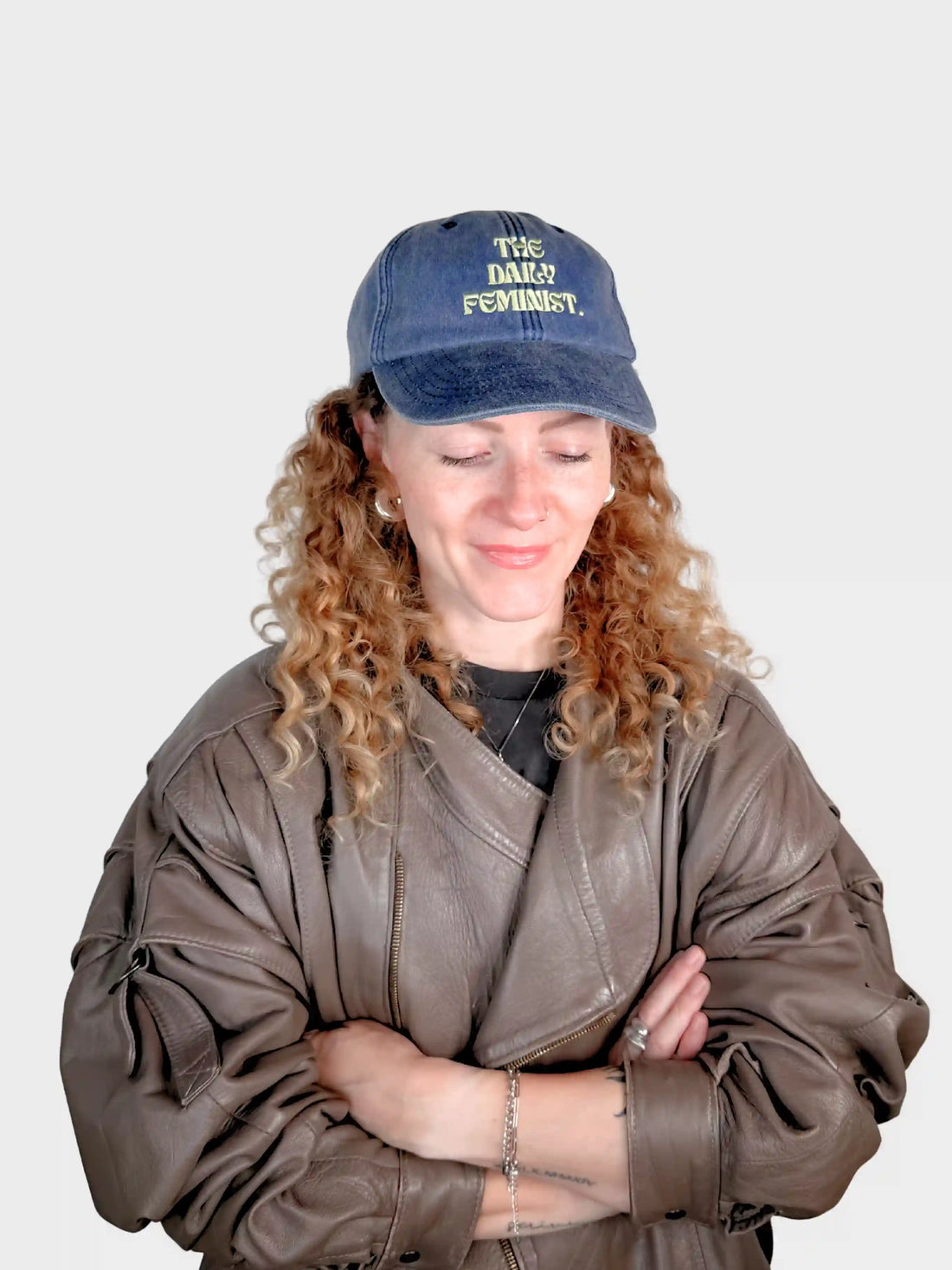 daily feminist Cap by Evelyn Höllrigl little paper plane Hebamme Feminismus / Feministische Hebamme Merch 
