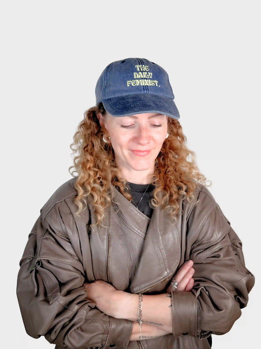 daily feminist Cap by Evelyn Höllrigl little paper plane Hebamme Feminismus / Feministische Hebamme Merch 